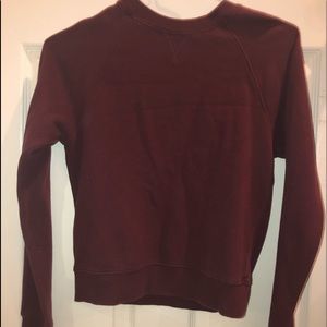 Maroon crew neck sweatshirt